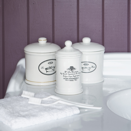 Things to throw out of your bathroom NOW!